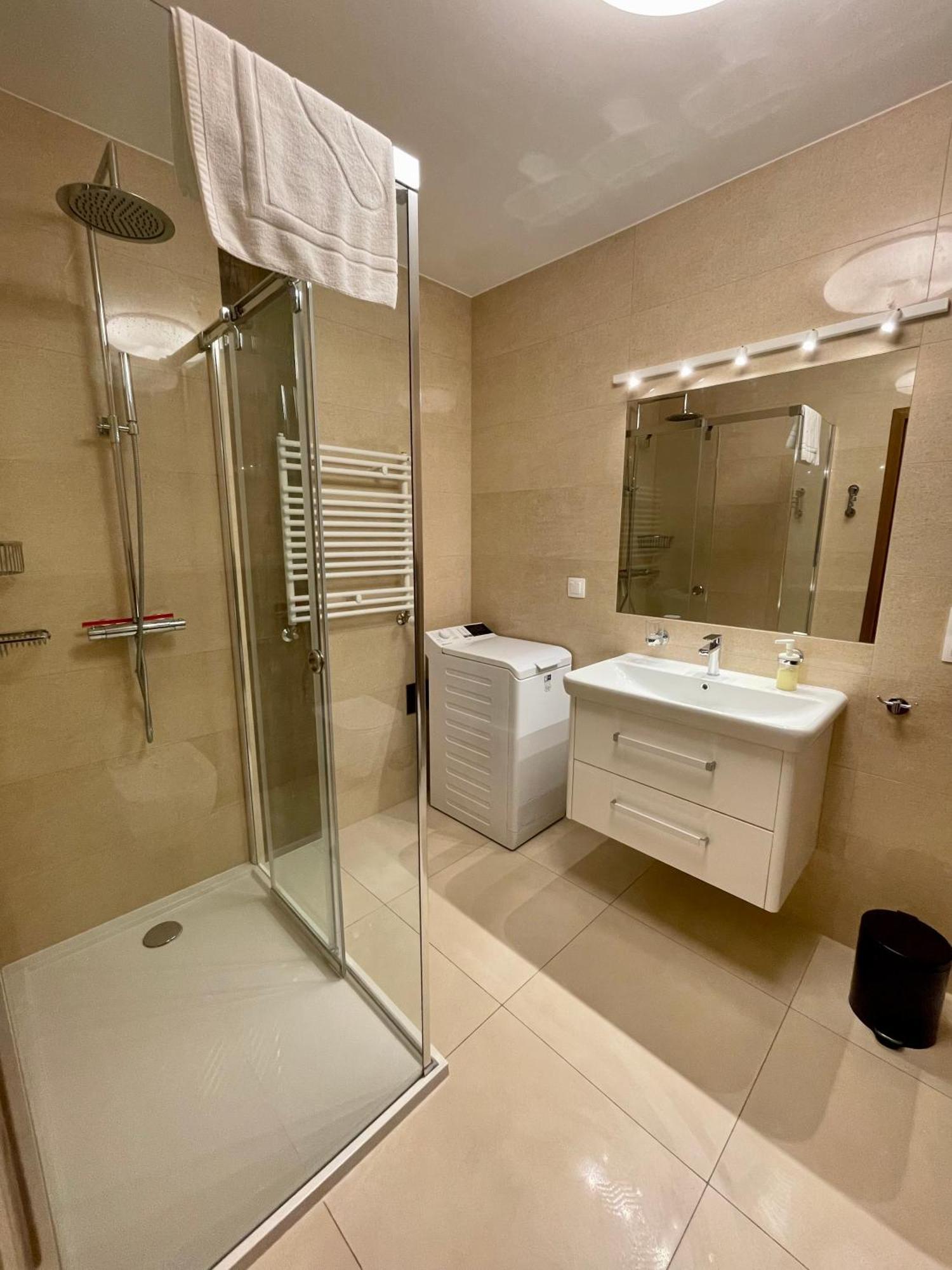 Golden Queen Apartments Old Town كراكوفيا المظهر الخارجي الصورة